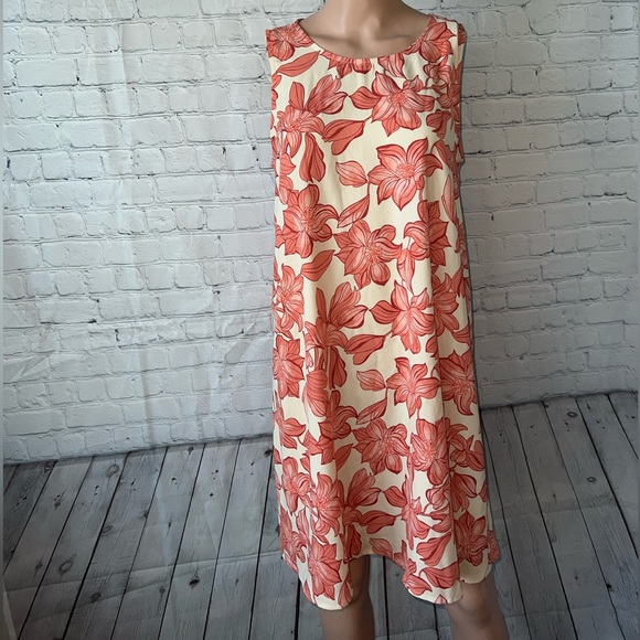 Halogen Dresses & Skirts - halogen cream & red tropical sleeveless dress size M